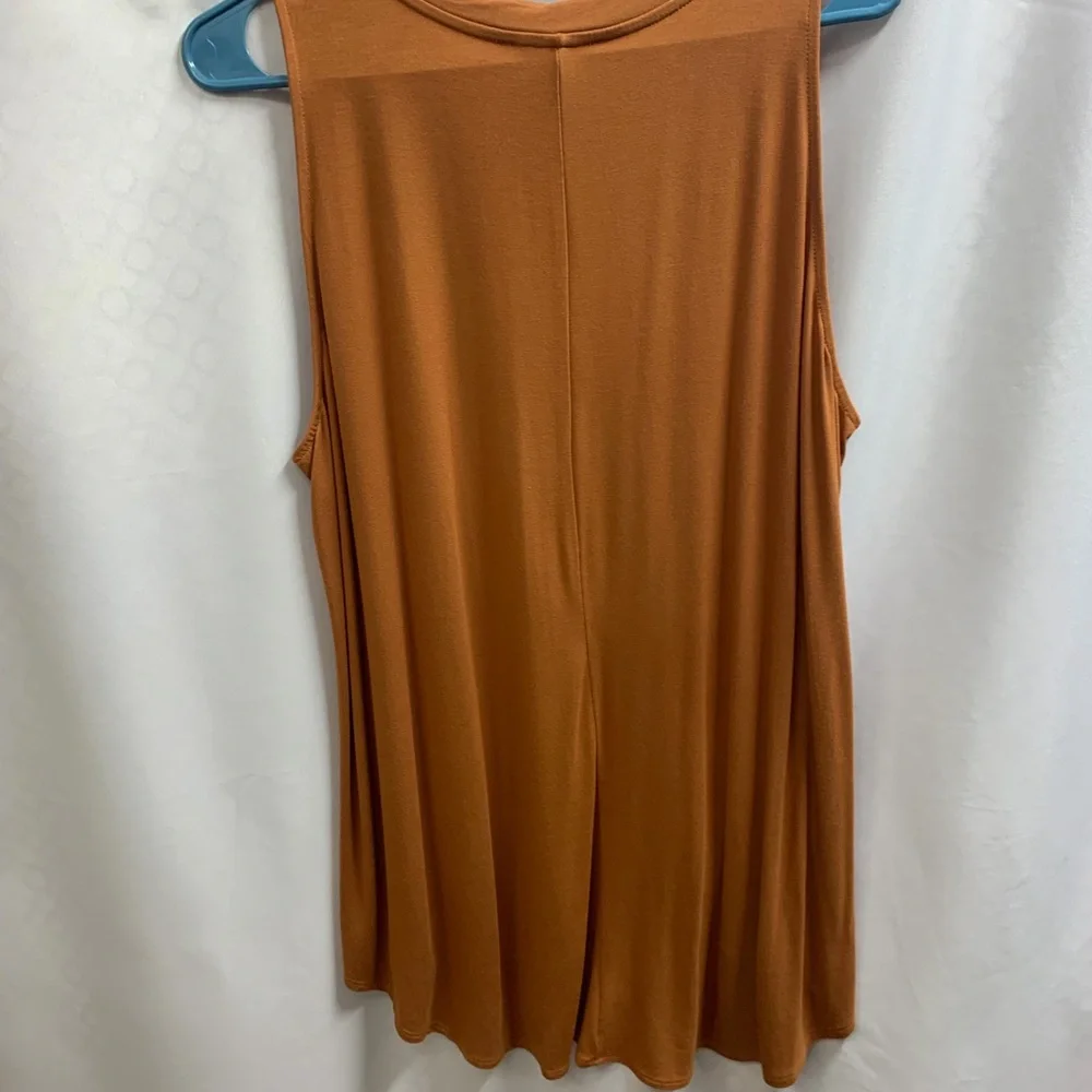 Zenana Outfitters Warm Rust/Brown Tee - Picture 3 of 5